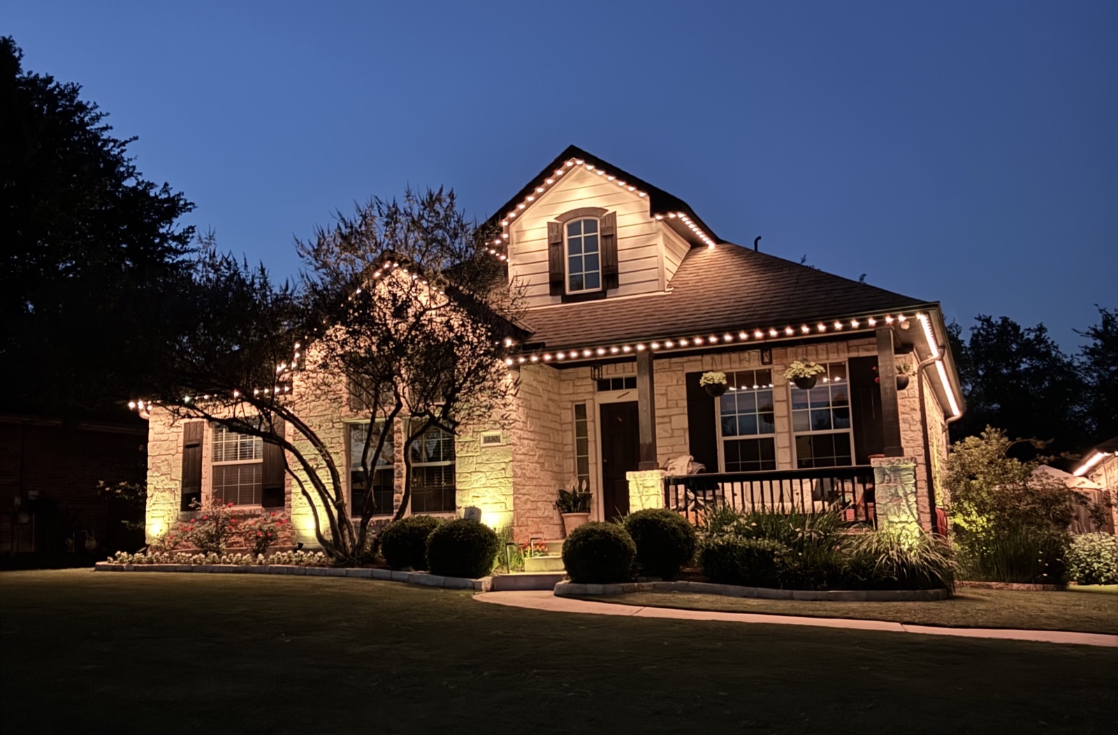 Corey R.'s 2-story craftsman home with warm white lighting